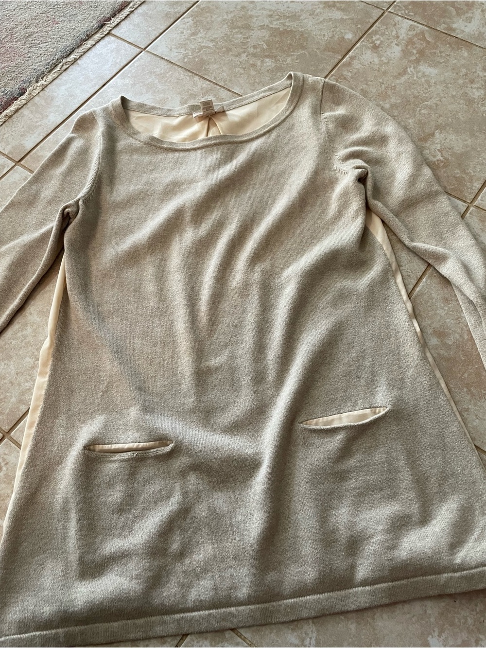 LOFT Cream Scoop-Neck Long Sleeve Tunic with Pocket Details